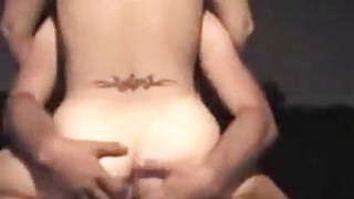 胖子传媒工作室_啪啪第一场妹子操了一次就很开心，沙发上就想着后入她了